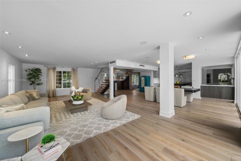 House in Miami, Florida 4 bedrooms, 341.51 sq.m. № 2267622 - photo 28