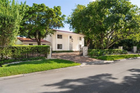 House in Miami, Florida 4 bedrooms, 341.51 sq.m. № 2267622 - photo 5