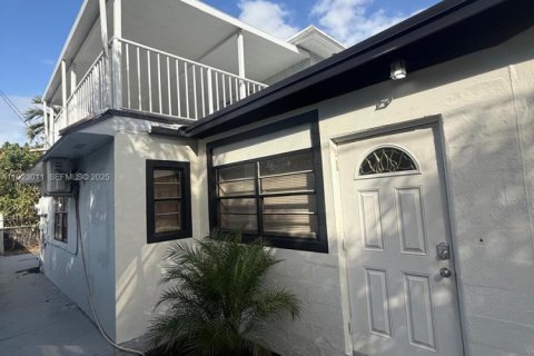 Villa ou maison à louer à Miami, Floride: 2 chambres, 229.75 m2 № 1976772 - photo 4