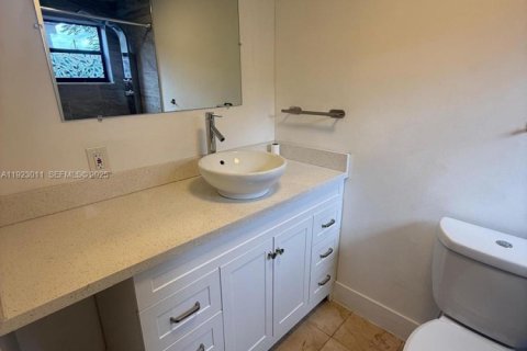 Villa ou maison à louer à Miami, Floride: 2 chambres, 229.75 m2 № 1976772 - photo 12