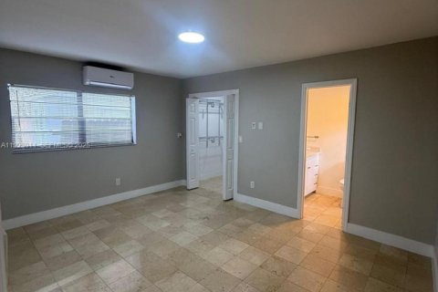Villa ou maison à louer à Miami, Floride: 2 chambres, 229.75 m2 № 1976772 - photo 10