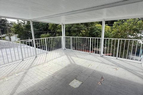 Villa ou maison à louer à Miami, Floride: 2 chambres, 229.75 m2 № 1976772 - photo 17