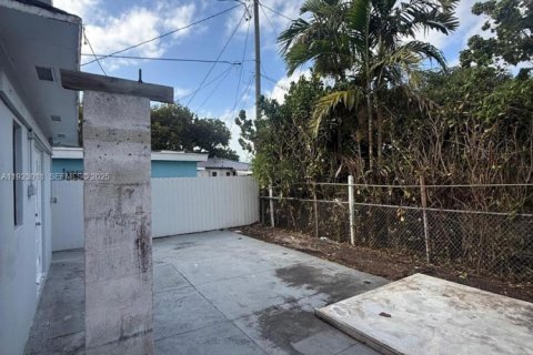 Villa ou maison à louer à Miami, Floride: 2 chambres, 229.75 m2 № 1976772 - photo 19