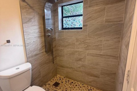 Villa ou maison à louer à Miami, Floride: 2 chambres, 229.75 m2 № 1976772 - photo 15