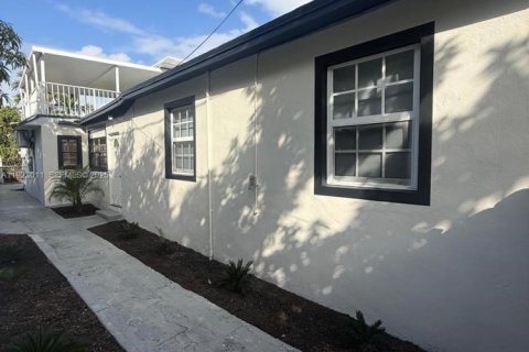 Villa ou maison à louer à Miami, Floride: 2 chambres, 229.75 m2 № 1976772 - photo 3