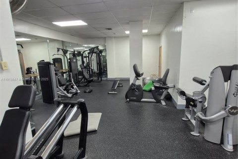 Condo in Hollywood, Florida, 2 bedrooms  № 1968511 - photo 8