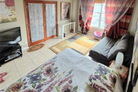 Condo in Hollywood, Florida, 2 bedrooms  № 1968511 - photo 26