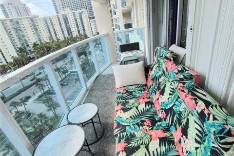 Condo in Hollywood, Florida, 2 bedrooms  № 1968511 - photo 20