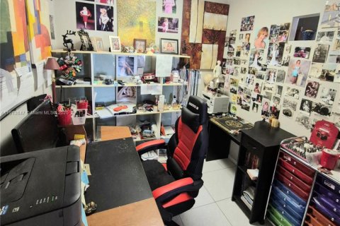 Condo in Hollywood, Florida, 2 bedrooms  № 1968511 - photo 11