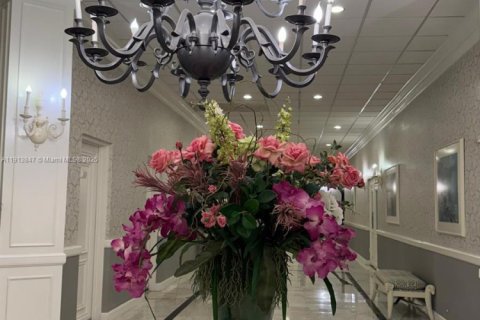 Condo in Hollywood, Florida, 2 bedrooms  № 1968511 - photo 2