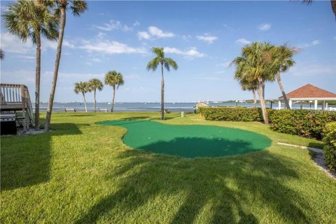 Condo in Saint Petersburg, Florida, 2 bedrooms  № 1883609 - photo 25