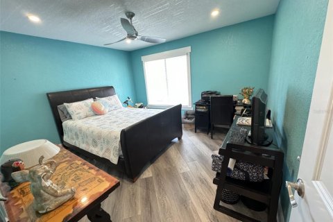 Condo in Saint Petersburg, Florida, 2 bedrooms  № 1883609 - photo 18