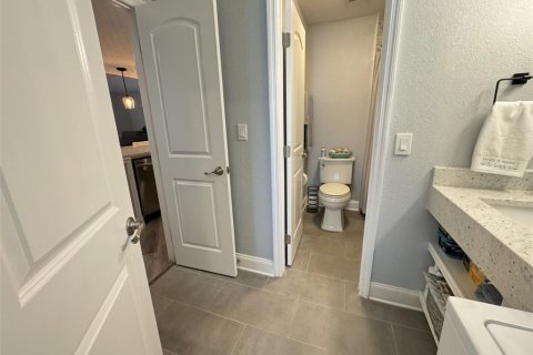 Condo in Saint Petersburg, Florida, 2 bedrooms  № 1883609 - photo 13