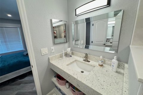 Condo in Saint Petersburg, Florida, 2 bedrooms  № 1883609 - photo 10