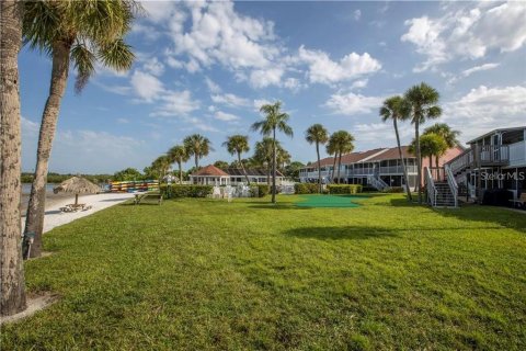 Condo in Saint Petersburg, Florida, 2 bedrooms  № 1883609 - photo 24