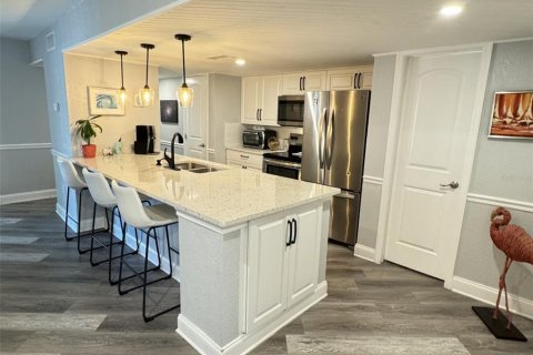 Condo in Saint Petersburg, Florida, 2 bedrooms  № 1883609 - photo 11
