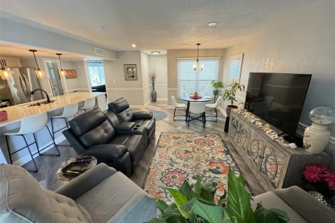 Condo in Saint Petersburg, Florida, 2 bedrooms  № 1883609 - photo 6