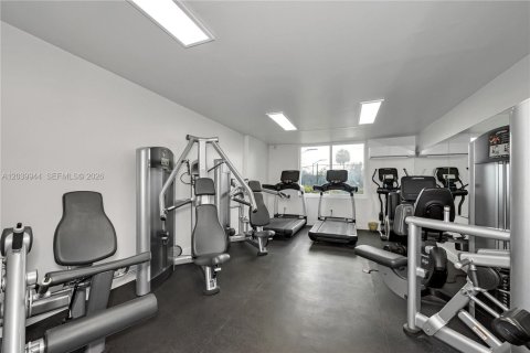Condo in Hollywood, Florida, 2 bedrooms  № 2089661 - photo 23