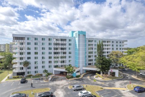 Condo in Hollywood, Florida, 2 bedrooms  № 2089661 - photo 18