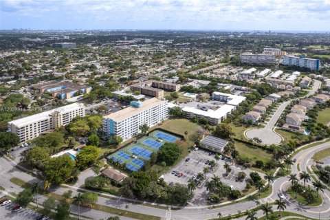Condo in Hollywood, Florida, 2 bedrooms  № 2089661 - photo 20