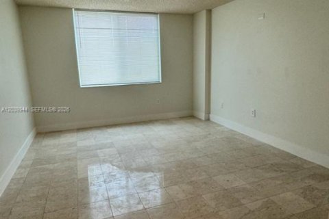 Condo in Hollywood, Florida, 2 bedrooms  № 2089661 - photo 10