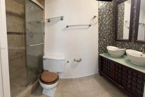 Condo in Hollywood, Florida, 2 bedrooms  № 2089661 - photo 16