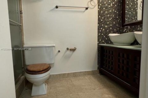 Condo in Hollywood, Florida, 2 bedrooms  № 2089661 - photo 13