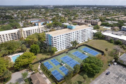 Condo in Hollywood, Florida, 2 bedrooms  № 2089661 - photo 19