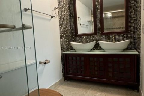 Condo in Hollywood, Florida, 2 bedrooms  № 2089661 - photo 17