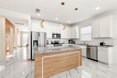 Casa en venta en Orlando, Florida, 4 dormitorios, 171.78 m2 № 2210337 - foto 5