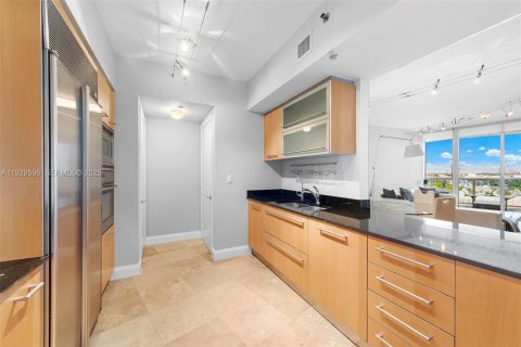 Снять в аренду кондоминиум в Майами-Бич, Флорида 2 спальни, 130.06м2, № 1988554 - фото 2