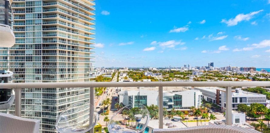 Кондоминиум с 2 спальнями в Майами-Бич, Флорида № 1988554