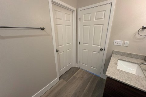 Condo in Orlando, Florida, 2 bedrooms  № 2237714 - photo 22