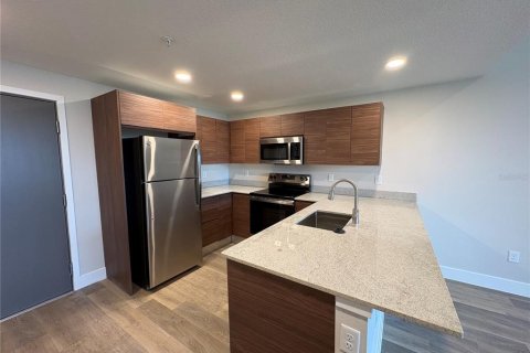 Condo in Orlando, Florida, 2 bedrooms  № 2237714 - photo 2