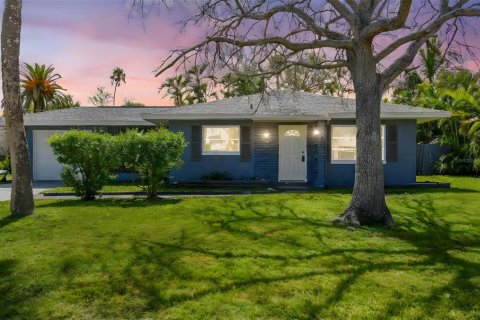 Casa en alquiler en Clearwater, Florida, 2 dormitorios, 67.63 m2 № 1850163 - foto 1