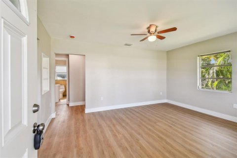 Casa en alquiler en Clearwater, Florida, 2 dormitorios, 67.63 m2 № 1850163 - foto 2