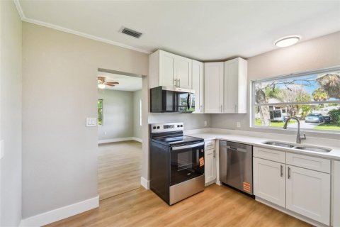 Casa en alquiler en Clearwater, Florida, 2 dormitorios, 67.63 m2 № 1850163 - foto 10