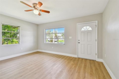 Casa en alquiler en Clearwater, Florida, 2 dormitorios, 67.63 m2 № 1850163 - foto 4