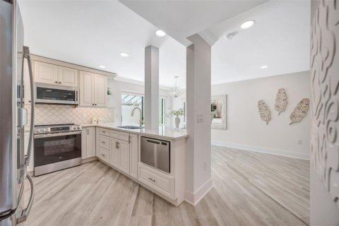 Condo in Indian Rocks Beach, Florida, 1 bedroom № 2229179 - photo 11