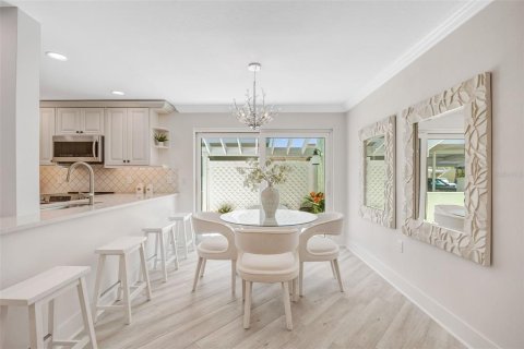 Condo in Indian Rocks Beach, Florida, 1 bedroom № 2229179 - photo 16