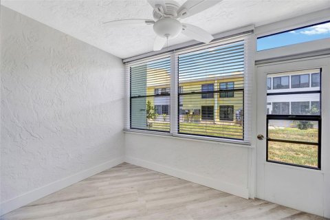 Condo in Indian Rocks Beach, Florida, 1 bedroom № 2229179 - photo 22