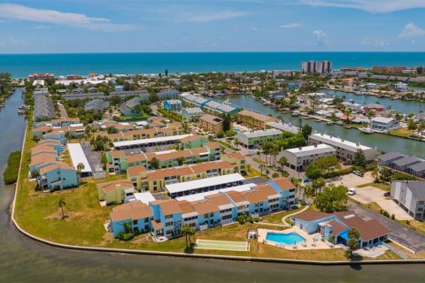 Condo in Indian Rocks Beach, Florida, 1 bedroom № 2229179 - photo 27
