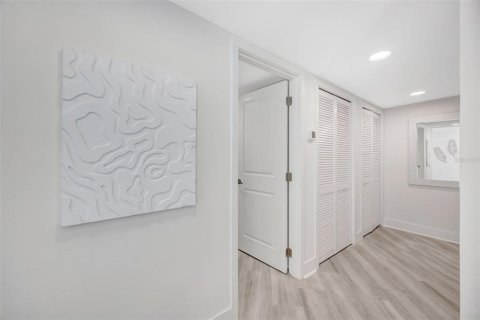 Condo in Indian Rocks Beach, Florida, 1 bedroom № 2229179 - photo 6