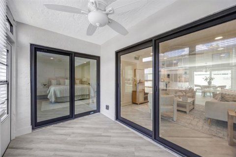 Condo in Indian Rocks Beach, Florida, 1 bedroom № 2229179 - photo 21