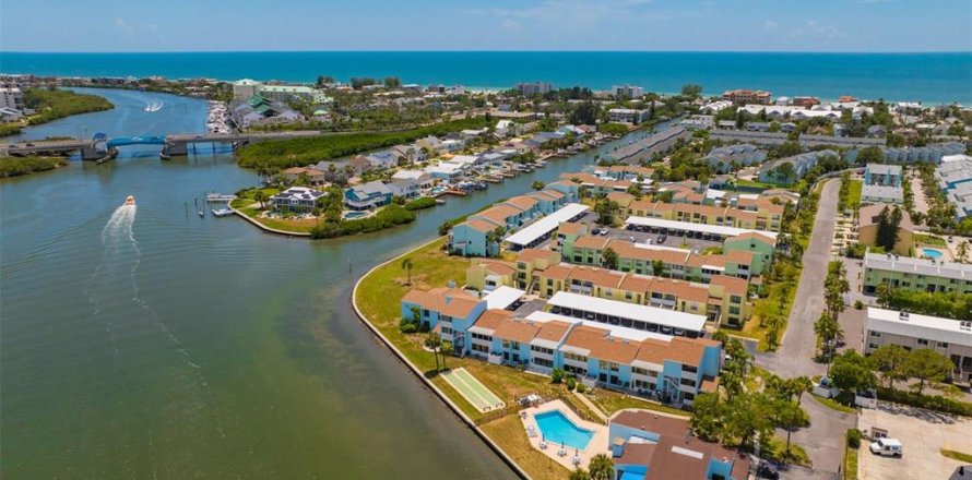 Condo in Indian Rocks Beach, Florida, 1 bedroom № 2229179
