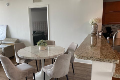 Condominio en alquiler en Sunrise, Florida, 2 dormitorios, 118.08 m2 № 1877495 - foto 9