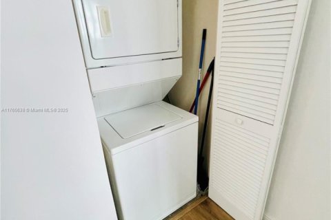 Condominio en alquiler en Sunrise, Florida, 2 dormitorios, 118.08 m2 № 1877495 - foto 14