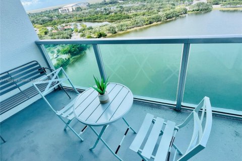 Condominio en alquiler en Sunrise, Florida, 2 dormitorios, 118.08 m2 № 1877495 - foto 2