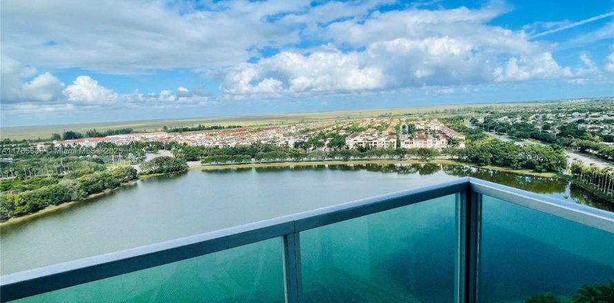 Condo in Sunrise, Florida, 2 bedrooms № 1877495