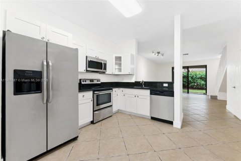 Townhouse in Weston, Florida 2 bedrooms, 107.3 sq.m. № 1969756 - photo 4